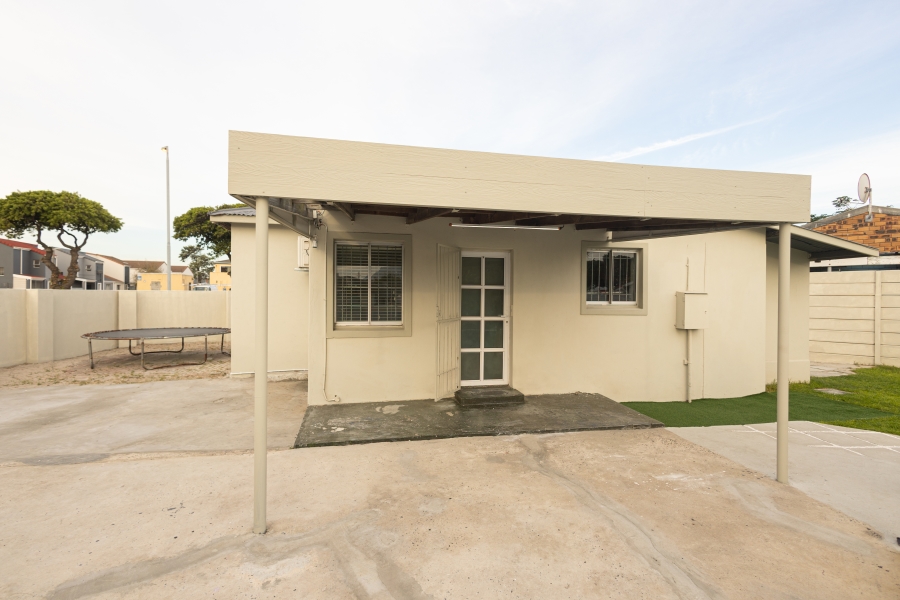 2 Bedroom Property for Sale in Ruyterwacht Western Cape